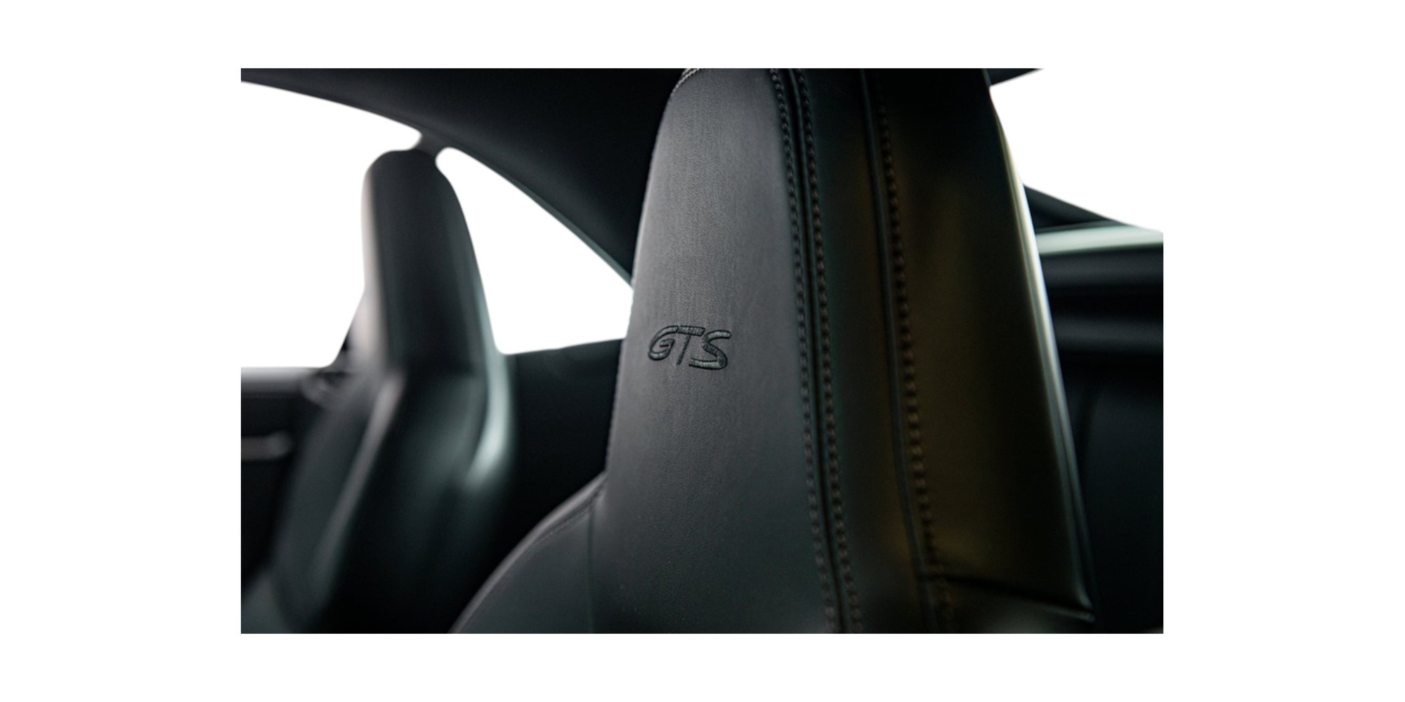 Porsche 911 992 GTS Cabrio – Potenza e Libertà di Guida