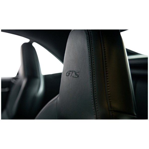 Porsche 911 992 GTS Cabrio – Potenza e Libertà di Guida