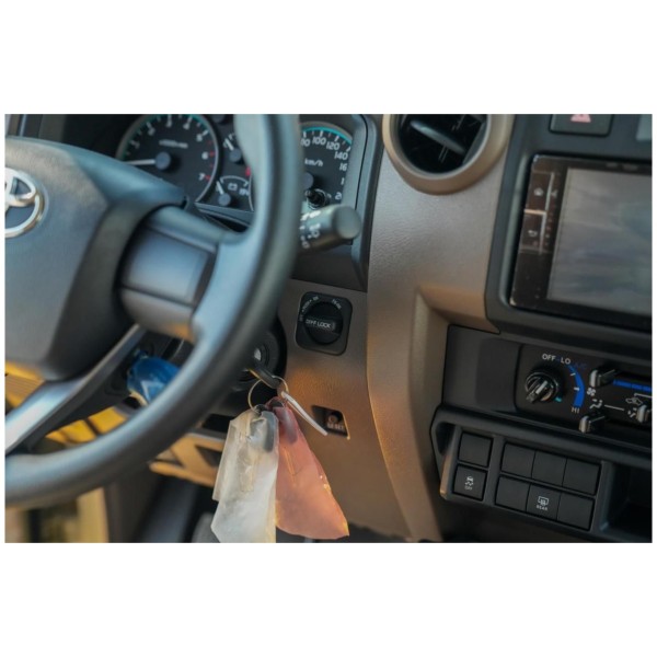 Toyota Land Cruiser 76 G-Grade 4x4 | Modena Motors