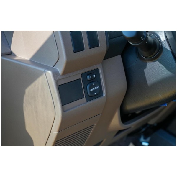 Toyota Land Cruiser 76 G-Grade 4x4 | Modena Motors