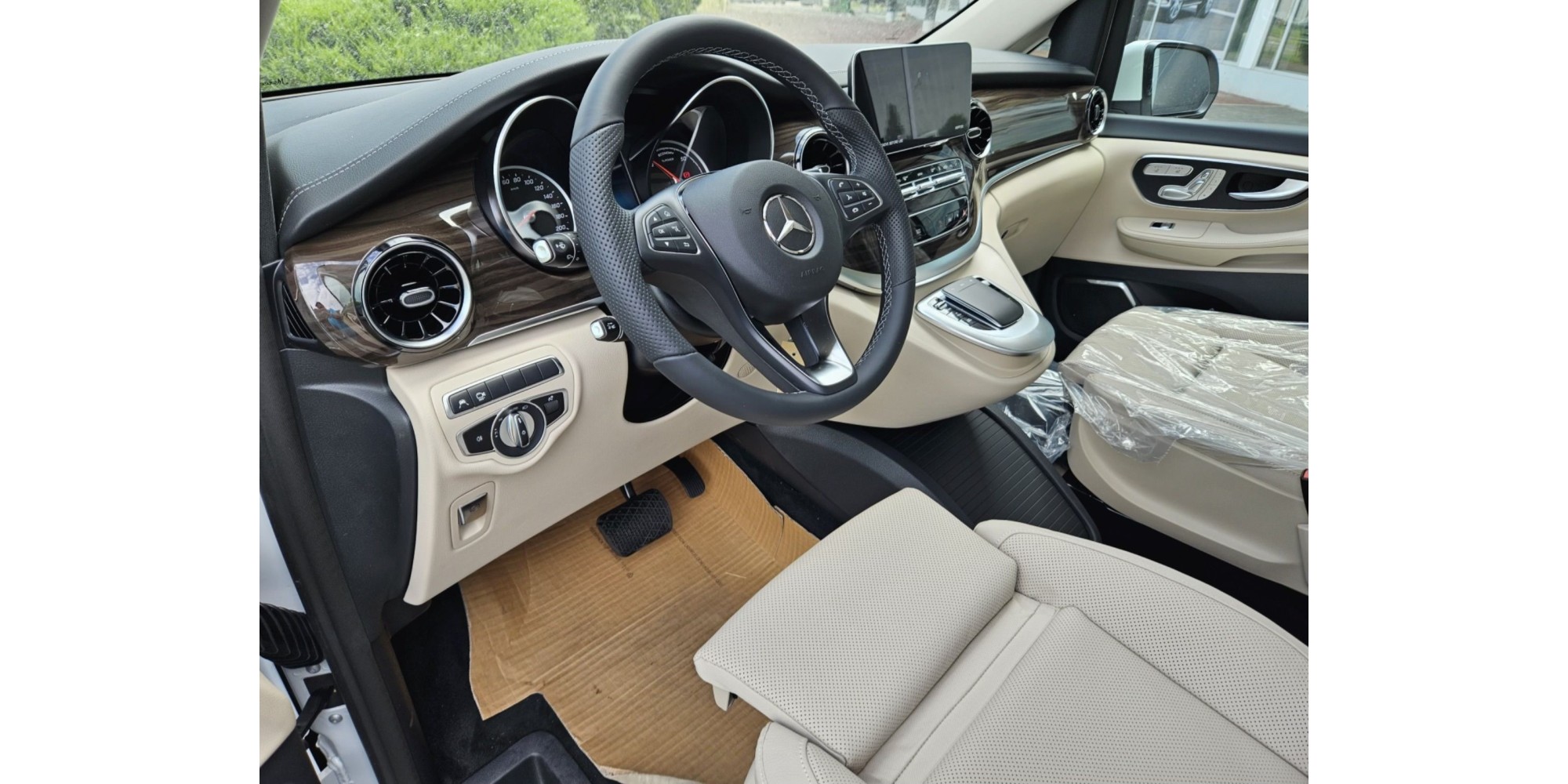 Mercedes-Benz EQV 300e | Spacious Electric Van