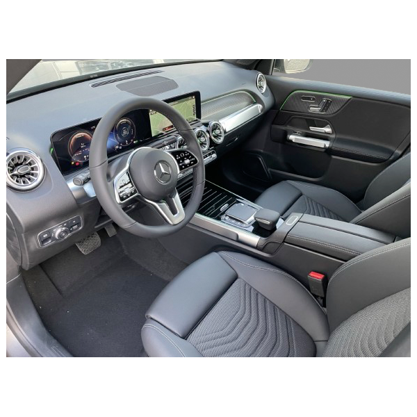 Mercedes-Benz GLB 200 | Compact and Spacious SUV