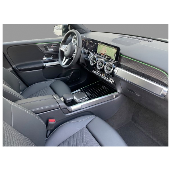 Mercedes-Benz GLB 200 | Compact and Spacious SUV