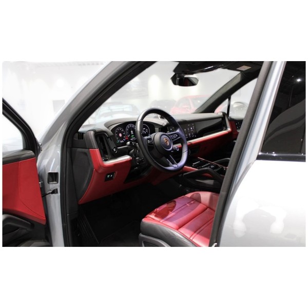 Porsche Cayenne E-Hybrid Luxury SUV – Modena Motors GmbH