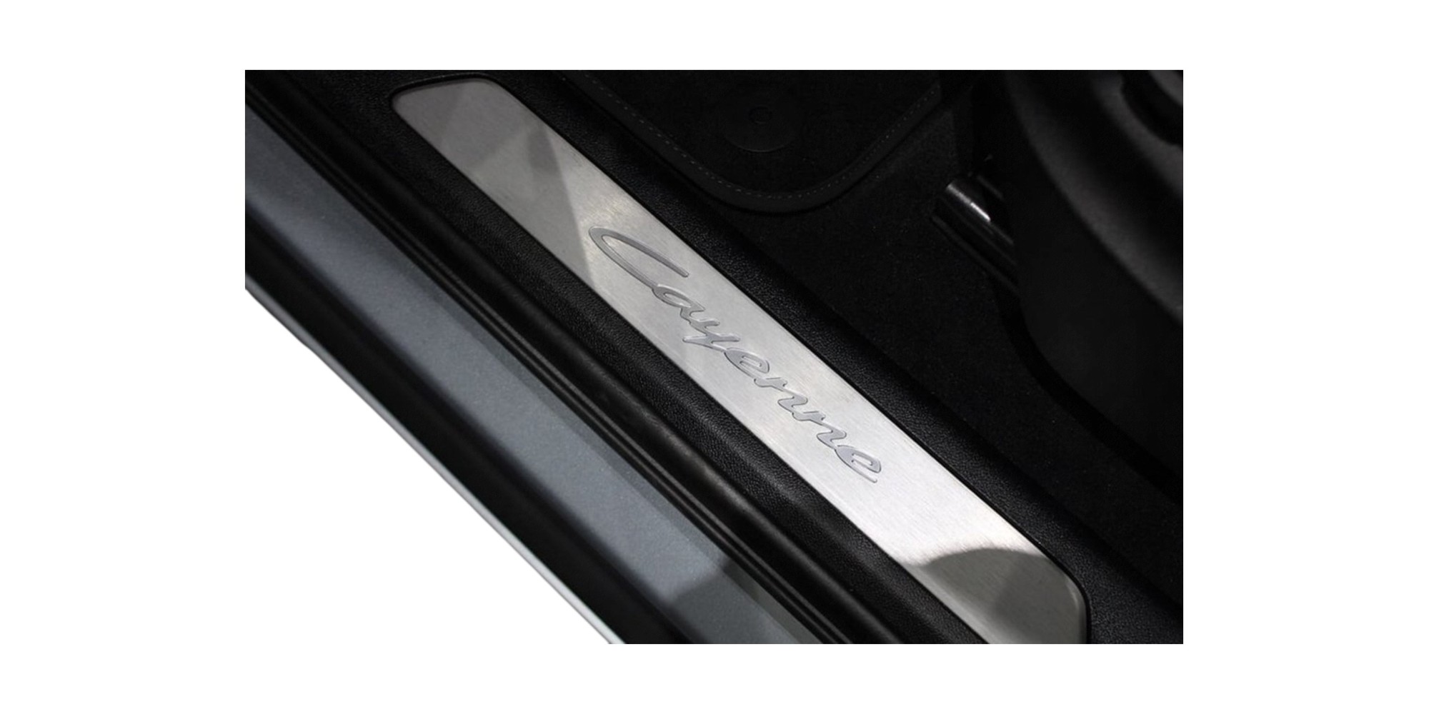 Porsche Cayenne E-Hybrid Luxury SUV – Modena Motors GmbH