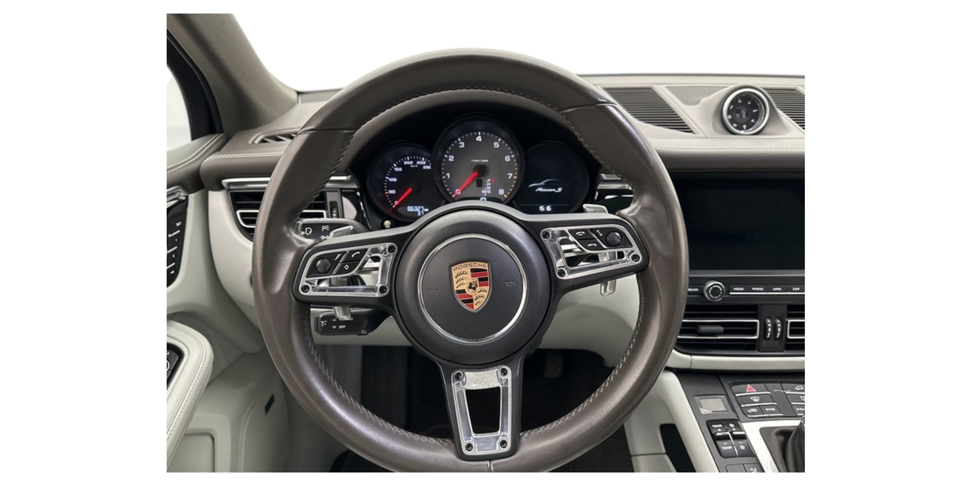 Porsche Macan S – Power & Elegance on Every Drive