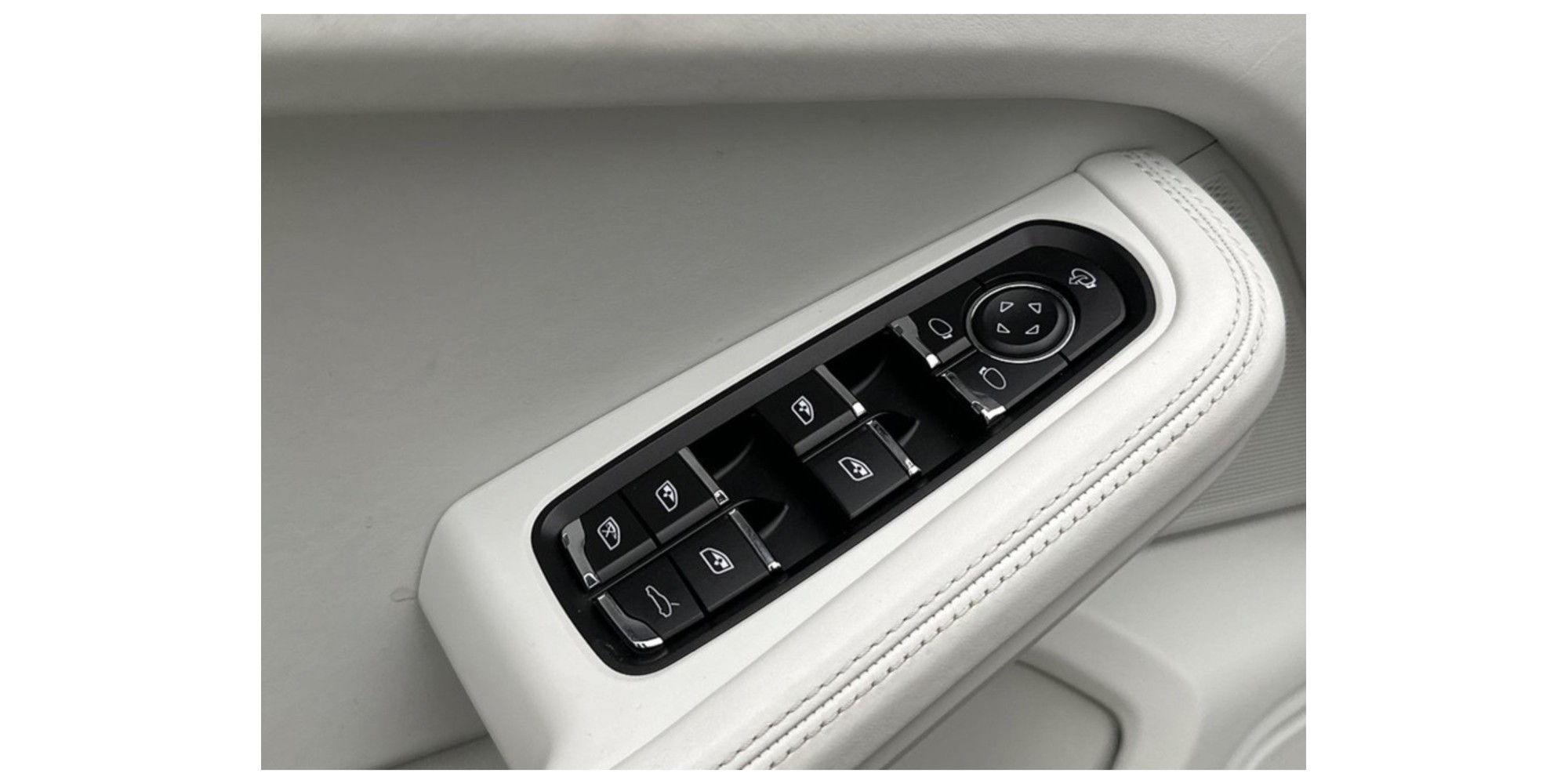 Porsche Macan S – Power & Elegance on Every Drive