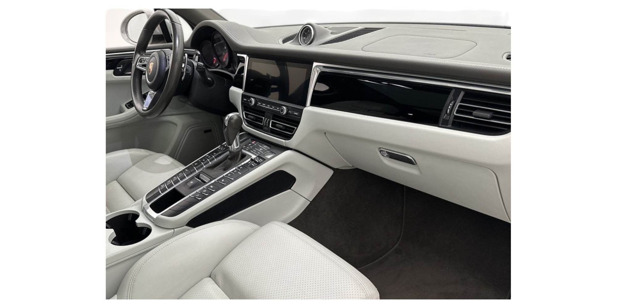 Porsche Macan S – Power & Elegance on Every Drive