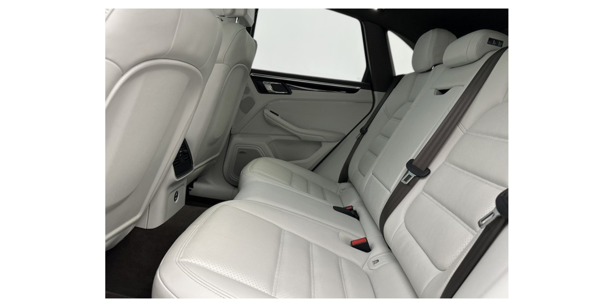 Porsche Macan S – Power & Elegance on Every Drive