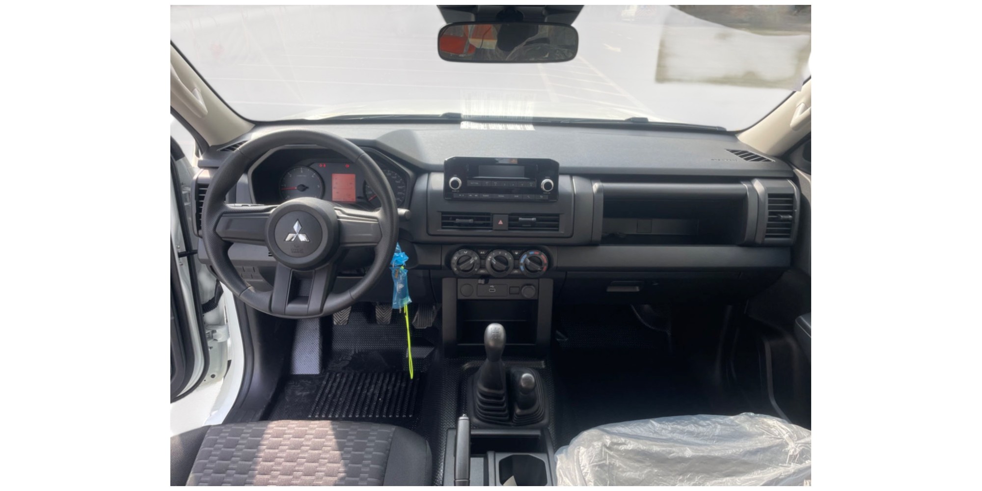 Mitsubishi L200 DC GL 4WD 2.4 Diesel Tough Pickup