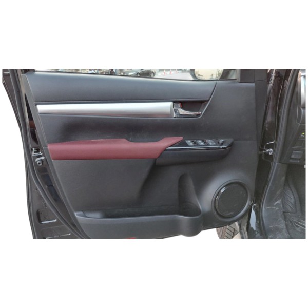 Toyota Hilux SR5 | Rugged and Reliable