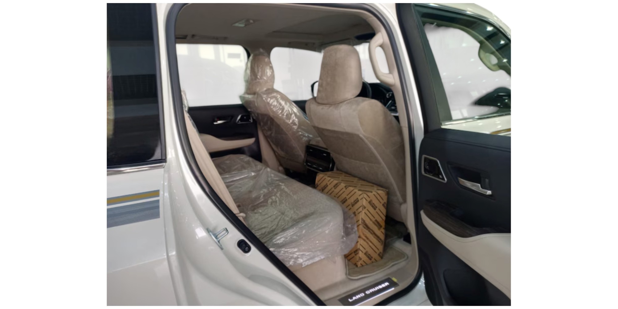 Toyota Land Cruiser VXR | Rugged and Reliable