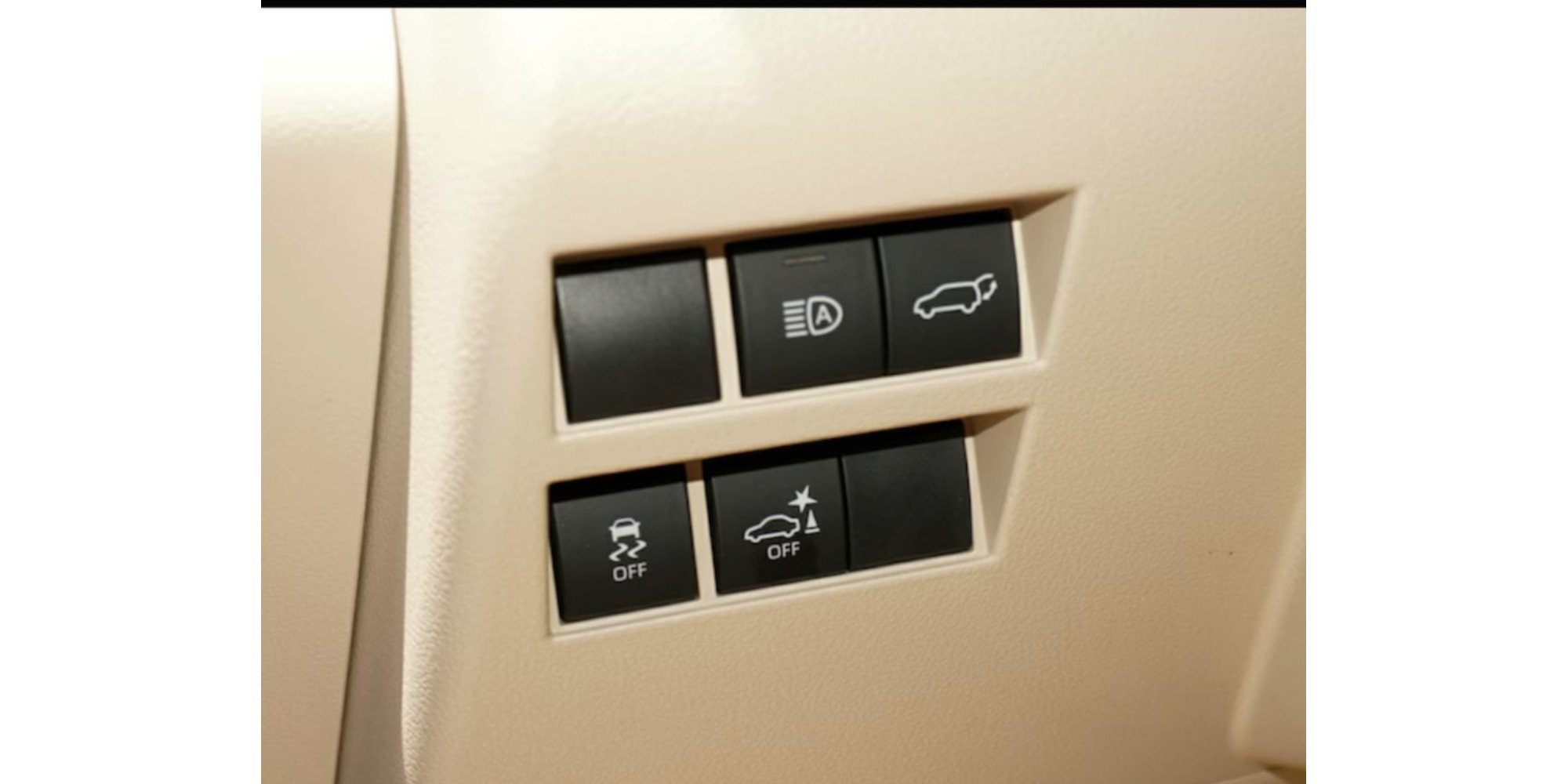 Toyota Land Cruiser VXR TOP | Rugged and Reliable