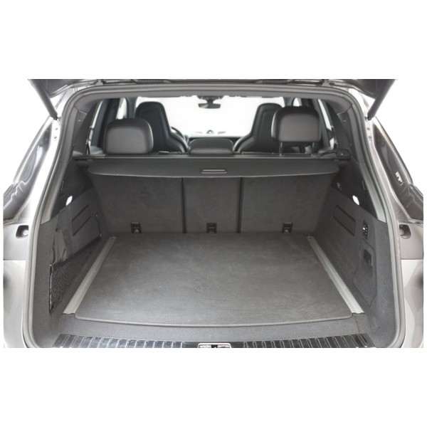 Porsche Cayenne E-Hybrid Luxury SUV – Modena Motors GmbH