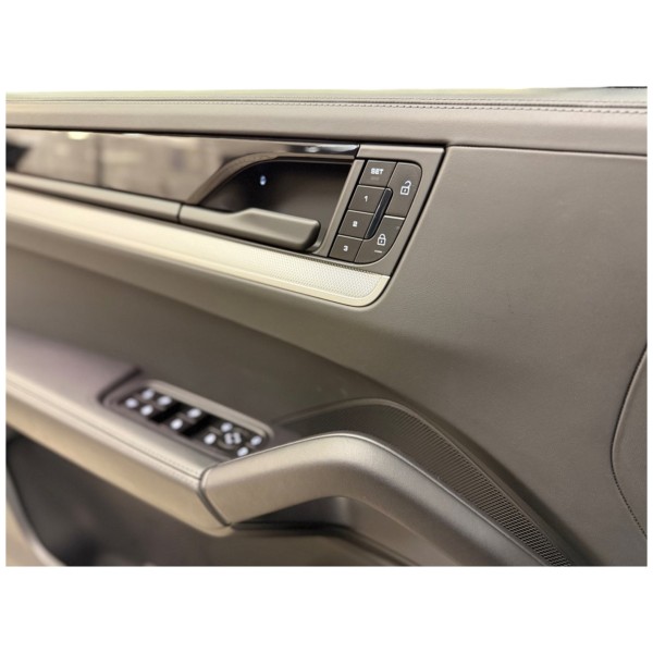 Porsche Cayenne E-Hybrid Luxury SUV – Modena Motors GmbH