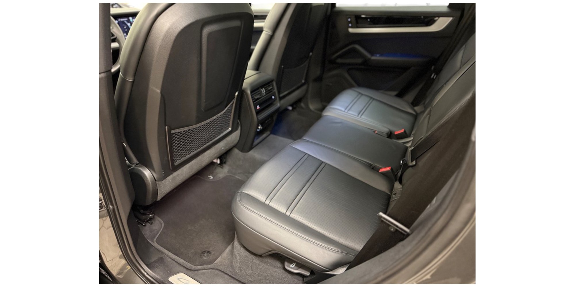 Porsche Cayenne E-Hybrid Luxury SUV – Modena Motors GmbH