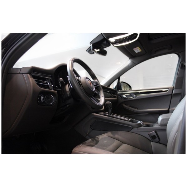 Porsche Macan S – Power & Elegance on Every Drive