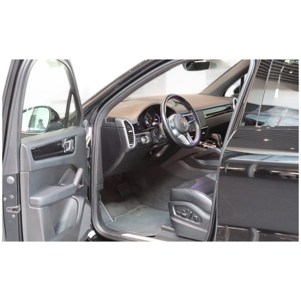 Porsche Cayenne E-Hybrid | Platinum Edition Luxury