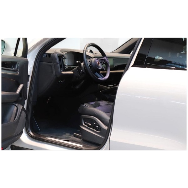 Porsche Cayenne E-Hybrid Luxury SUV – Modena Motors GmbH