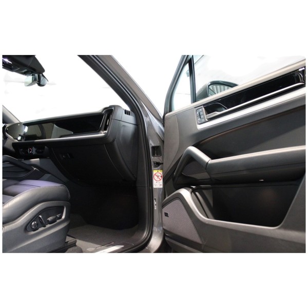 Porsche Cayenne E-Hybrid Luxury SUV – Modena Motors GmbH