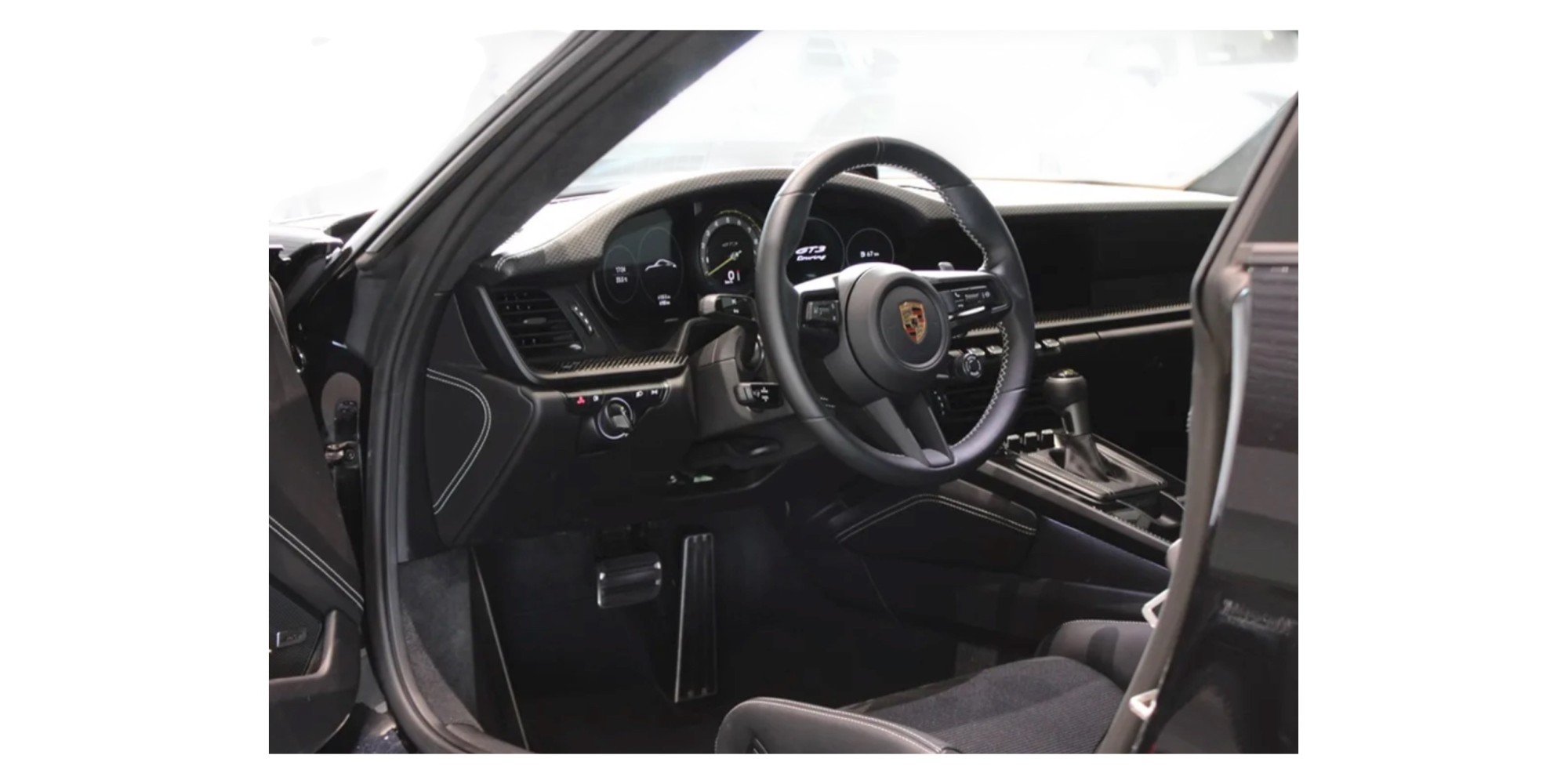 Porsche 911 992 GT3 Touring – Pure Driving Passion