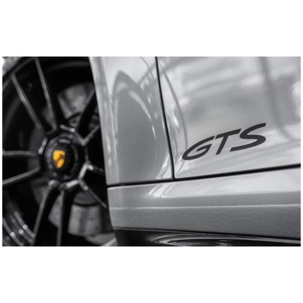 Porsche 911 992 GTS Cabrio – Potenza e Libertà di Guida