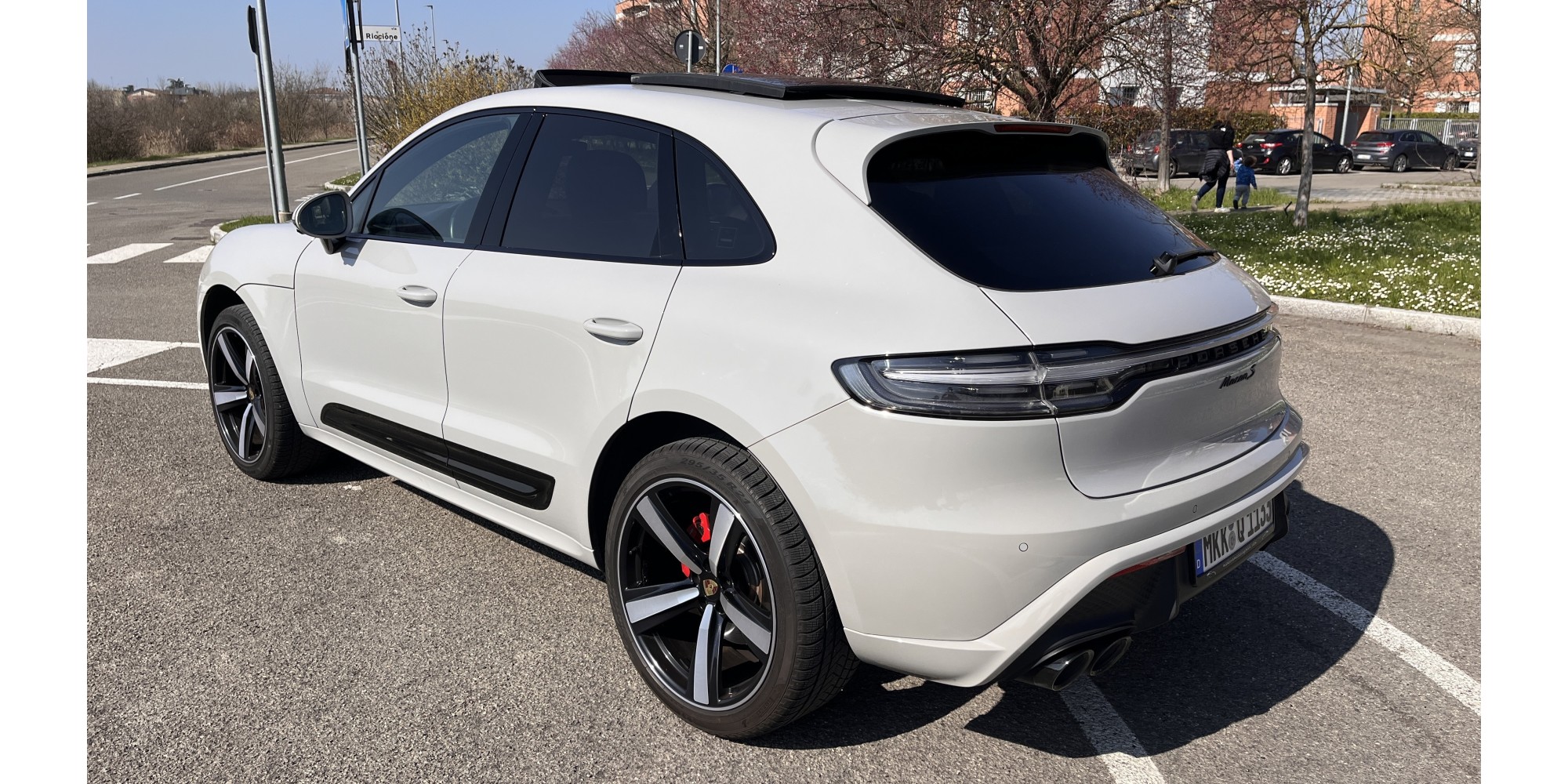 Porsche Macan S – Performance & Elegance | Buy Now