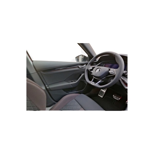 Skoda Octavia Combi RS 2.0 TSI DSG – Sporty & Spacious