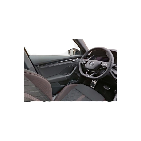 Skoda Octavia Combi RS 2.0 TSI DSG – Sporty & Spacious