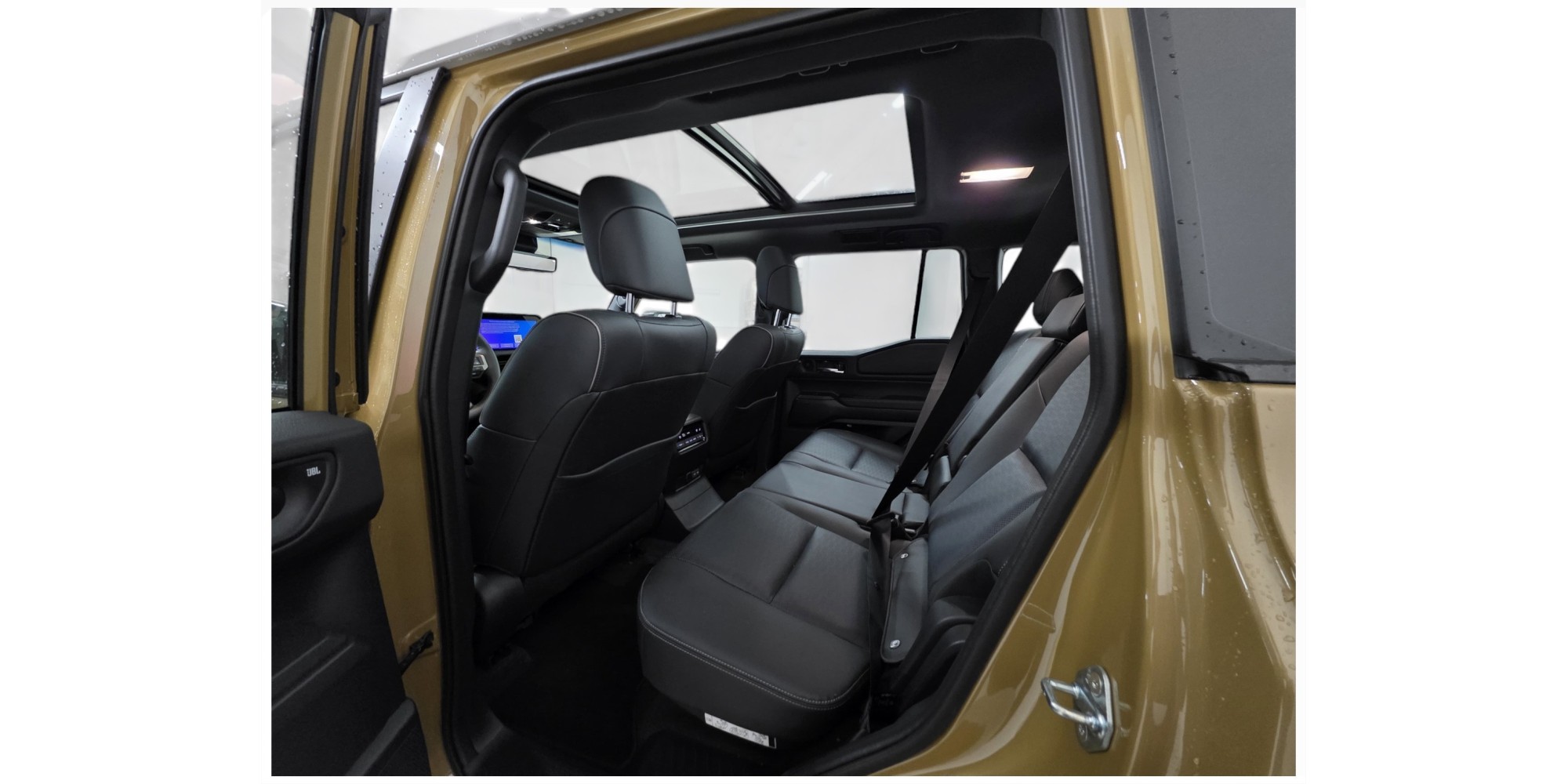 Toyota Land Cruiser 250 First Edition – Power & Off-Road Mastery